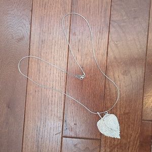 Boutique stacking necklace with leaves